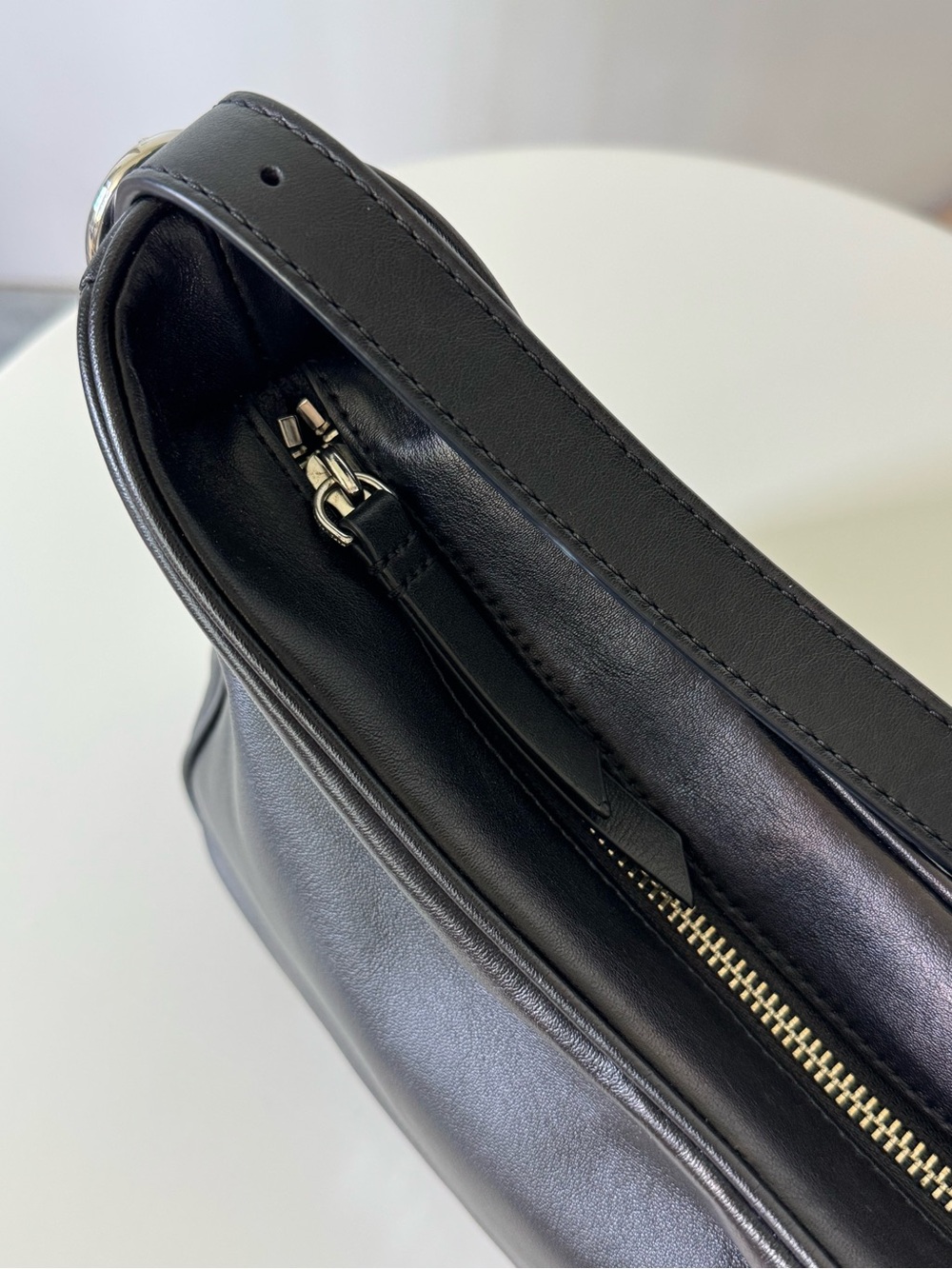 Marc Jacobs Tempo Small Black Leather Hobo Bag - Picture 6 of 8